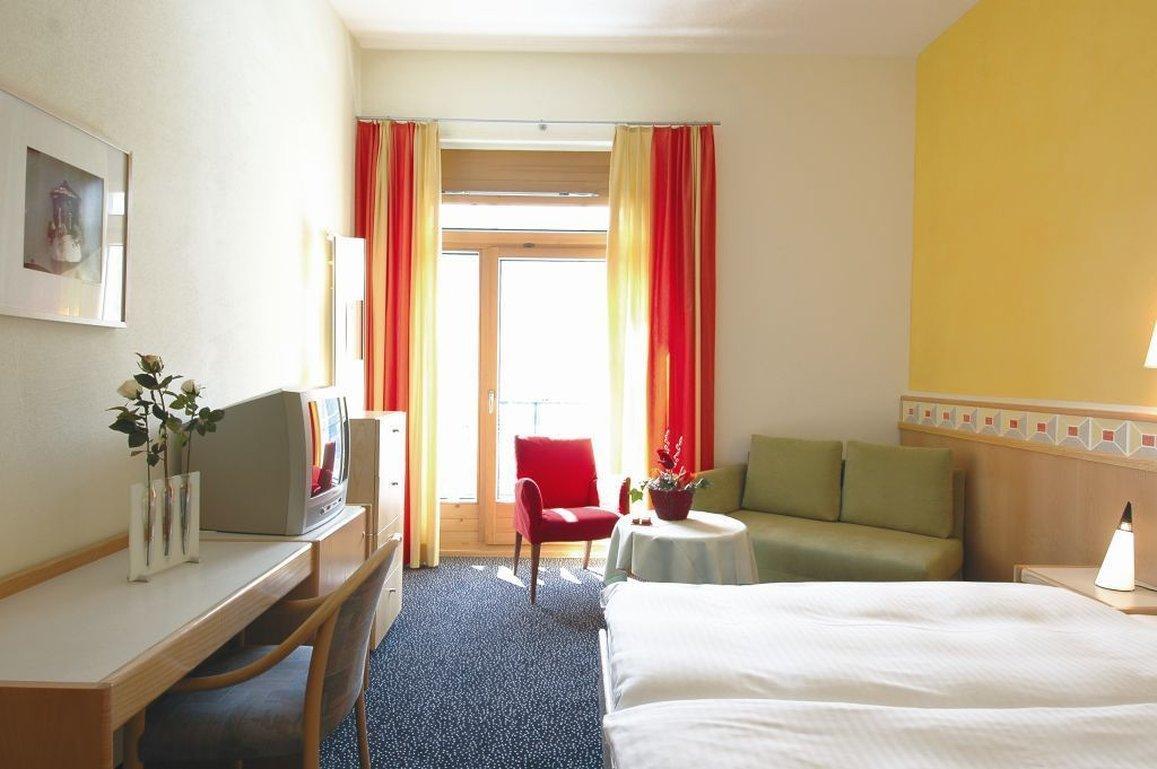 Badehotel Belvair Скуоль Экстерьер фото